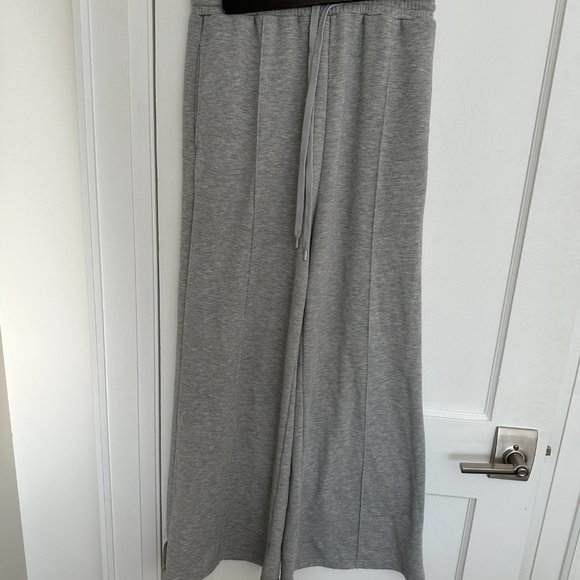 FOR LOVE AND LEMONS WIDE LEG SWEATPANT - PINTUCK SEAM - M - Picture 2 of 7